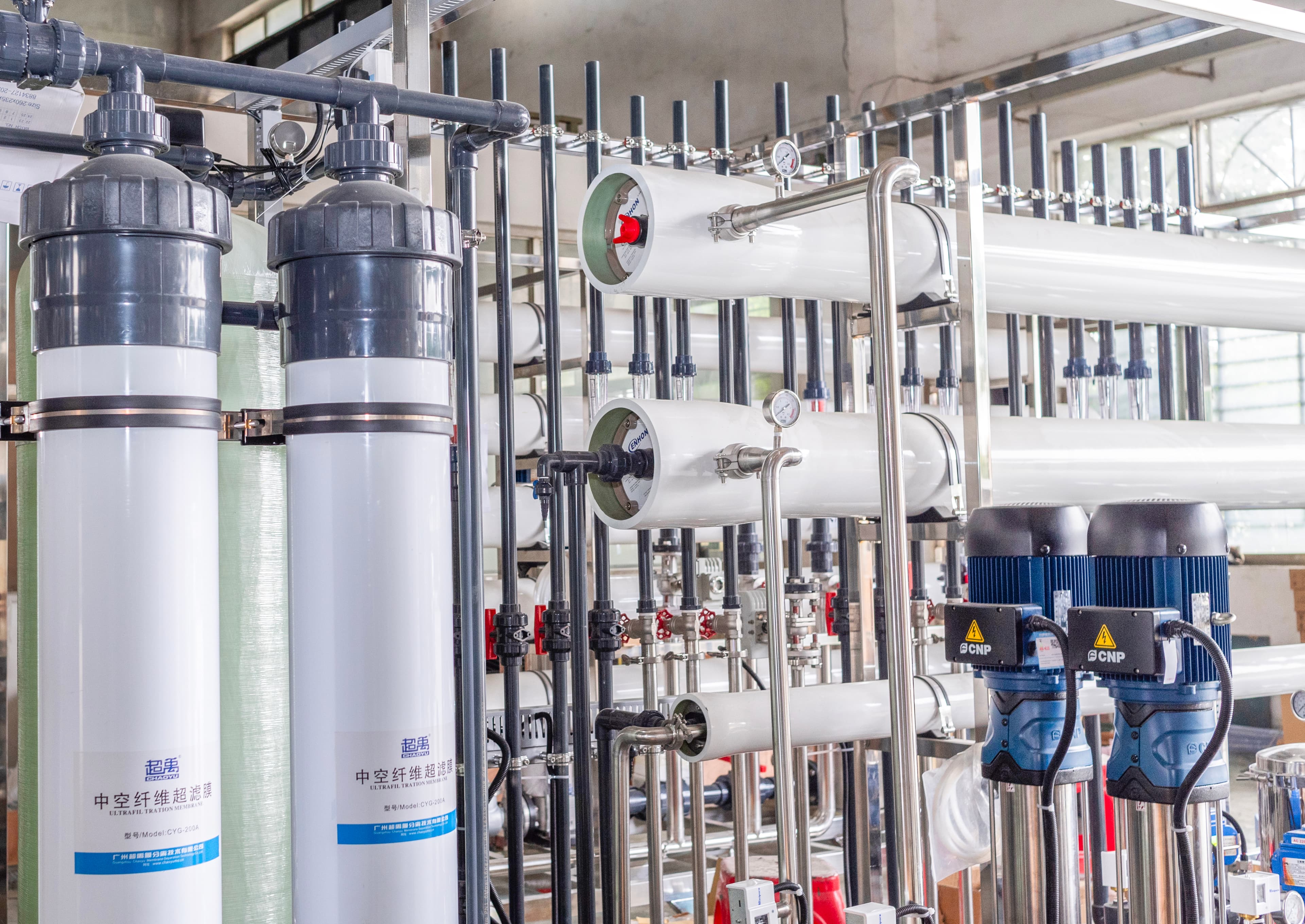 Industrial RO and EDI pure water system with membrane vessels and pumps